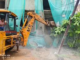 राजधानी रायपुर में अवैध निर्माण और प्लाटिंग पर निगम ने चलाया बुलडोजर