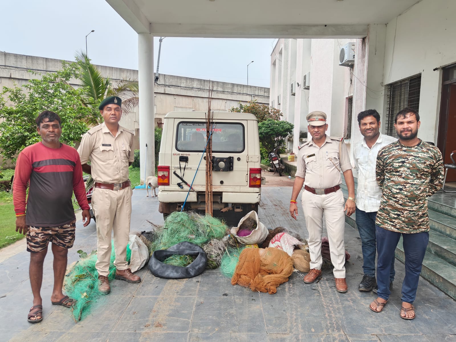 बिलासपुर: कोपरा रामसर वेटलैंड में वन विभाग की बड़ी कार्रवाई, 22 अवैध जाल और अन्य सामग्री जब्त