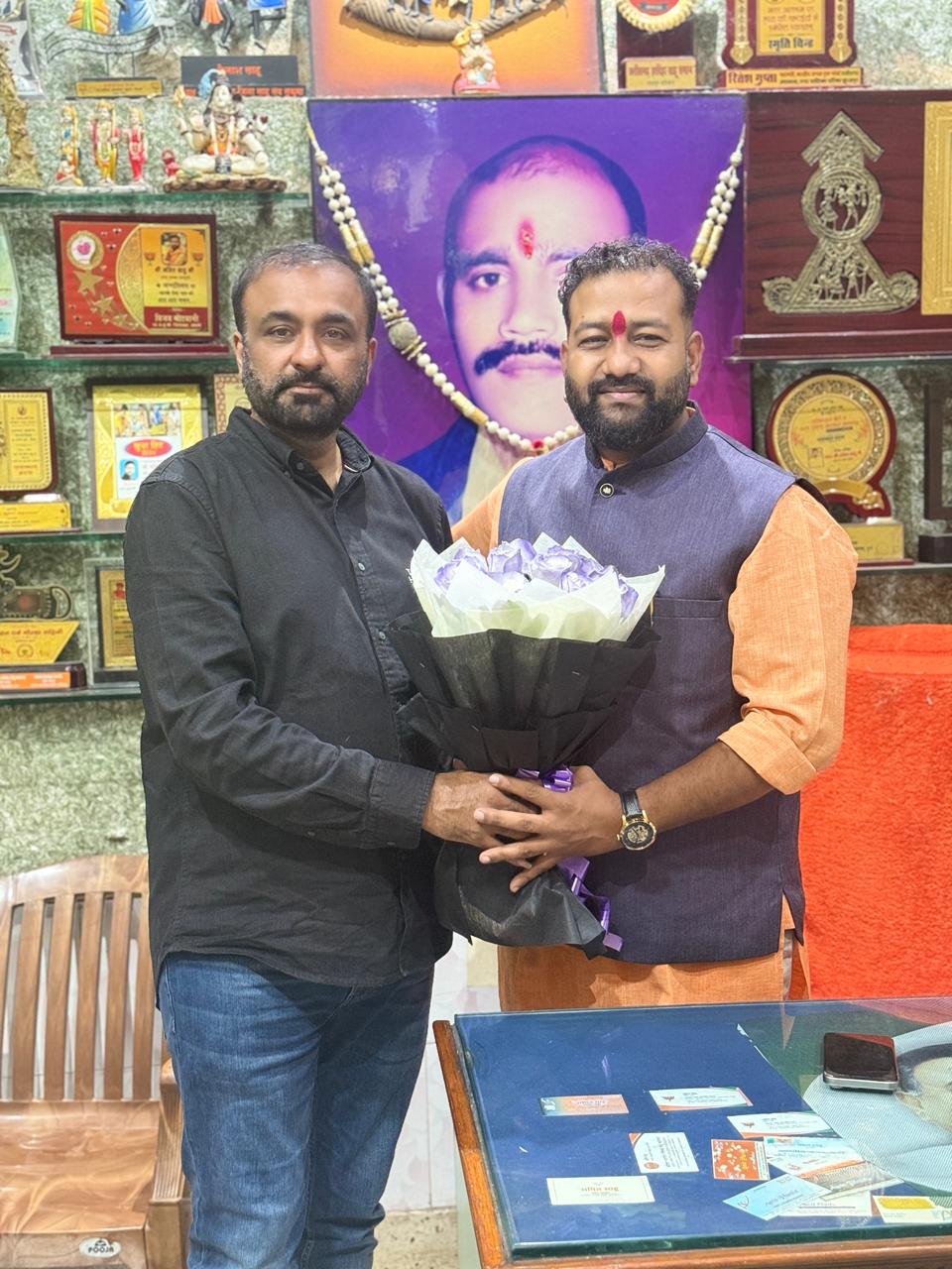 भाजपा प्रदेश मंत्री अमित साहू से पूर्व नपा अध्यक्ष गफ्फार मेमन ने की मुलाकात, नई जिम्मेदारी के लिए दी बधाई