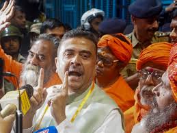 शुभेंदु अधिकारी के काफिले पर हमला,चंद्रकोना में गाड़ी पर बरसीं लाठियां