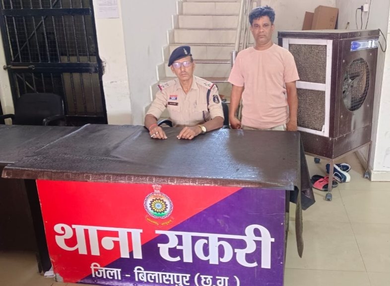 प्रेम प्रसंग का खूनी अंजाम: पत्नी के कथित प्रेमी को घर बुलाकर उतारा मौत के घाट, पिता-पुत्र गिरफ्तार