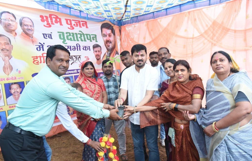 नवरात्रि के महापर्व मे विधायक अनुज ने क्षेत्र को  दिया 01 करोड़ 94 लाख रुपए के विकास कार्यो की बड़ी सौग़ात