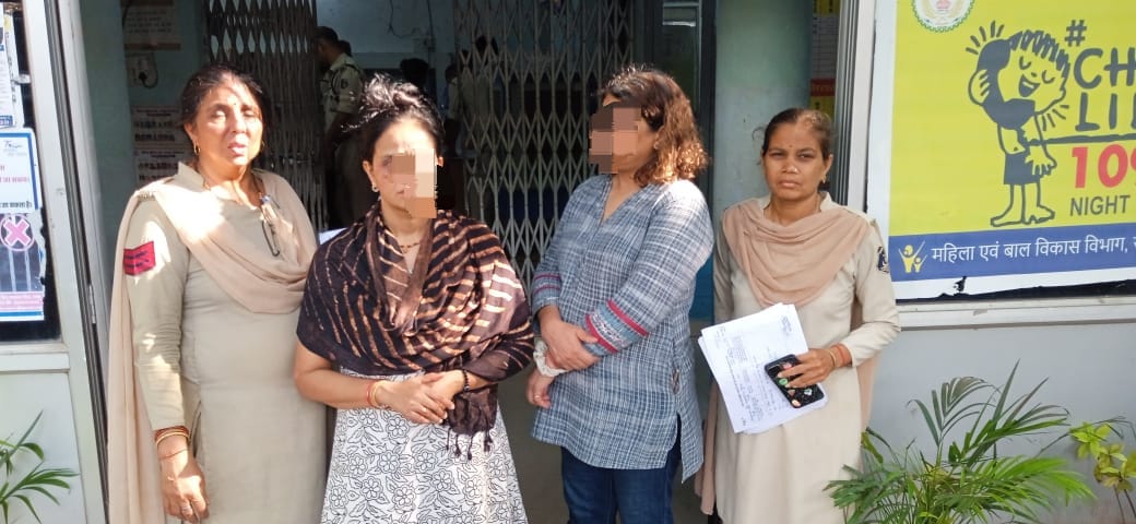 पत्रकारों पर हमला कर जान से मारने की धमकी, गाली गलौज करने वाली 02 महिलाओं सहित 03 आरोपी गिरफ़्तार  