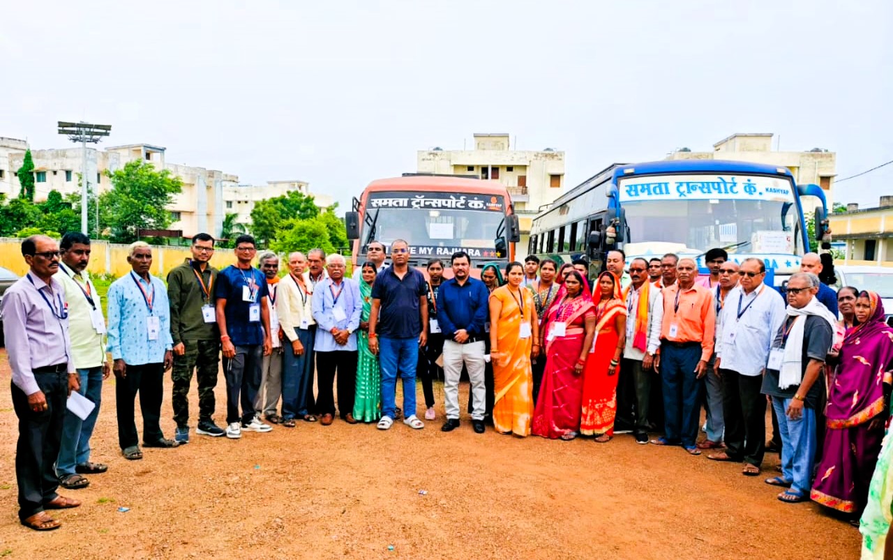 रामलला दर्शन (अयोध्या धाम) योजना के तहत बालोद जिले के 77 श्रद्धालु हुए रवाना