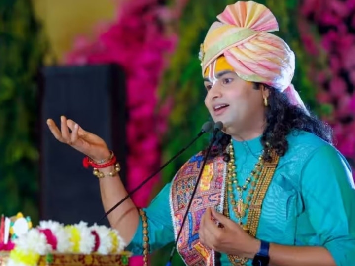 अनिरुद्धाचार्य ने महिलाओं पर ऐसा क्‍या कह दिया कि बुरे फंस गए, FIR होने तक की नौबत..