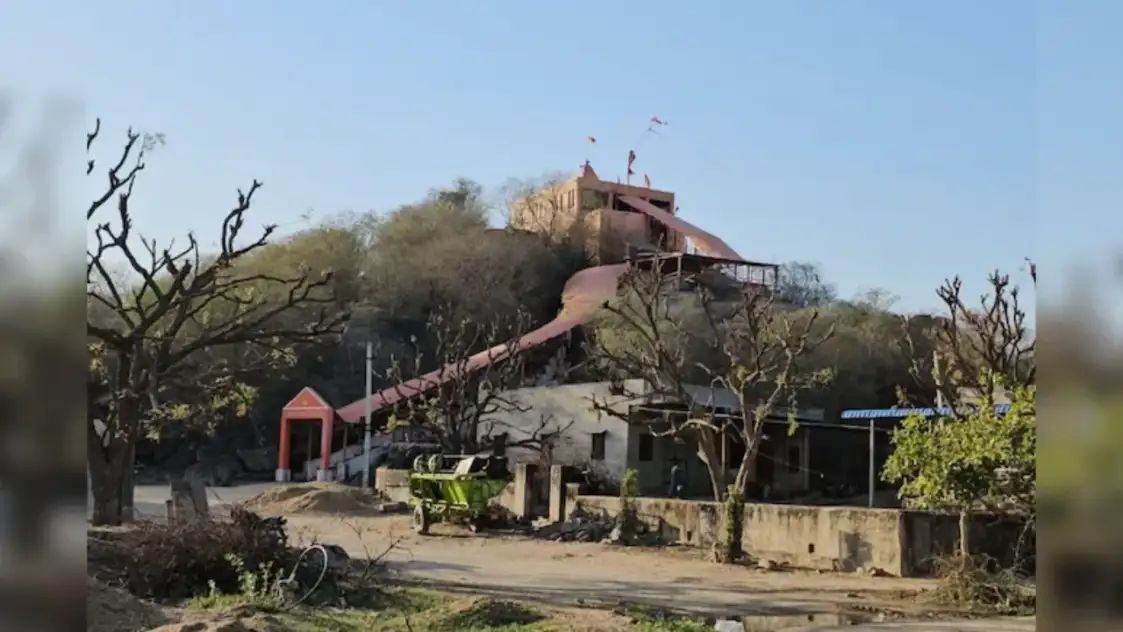 600 साल पुराना मंदिर,पुजारी मुस्लिम, होली में विशेष पूजा 