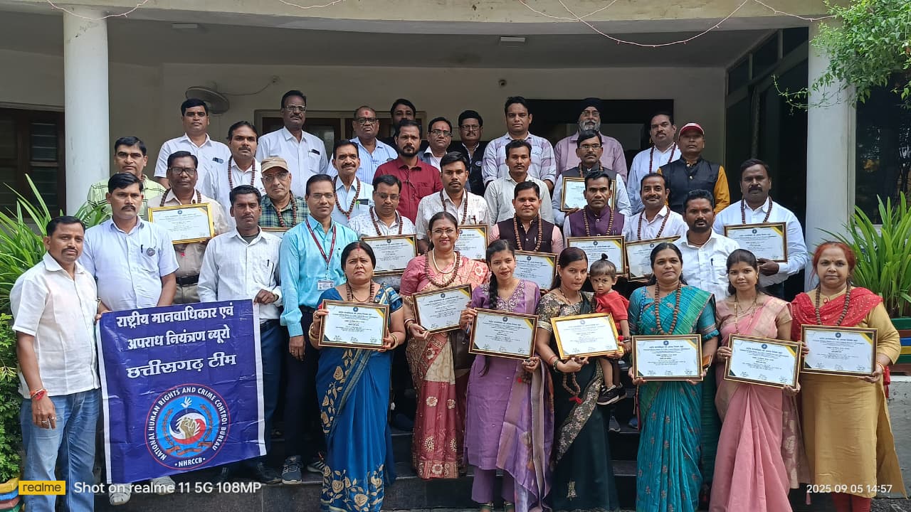 राष्ट्रीय मानव अधिकार एवं अपराध नियंत्रण ब्यूरो ने किए जांजगीर में शिक्षकों का सम्मान