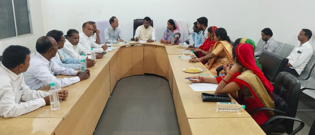 विधायक रोहित साहू की उपस्थिति में नगर पंचायत छुरा में बैठक संपन्न, विभिन्न बिंदुओं पर हुई विस्तृत चर्चा