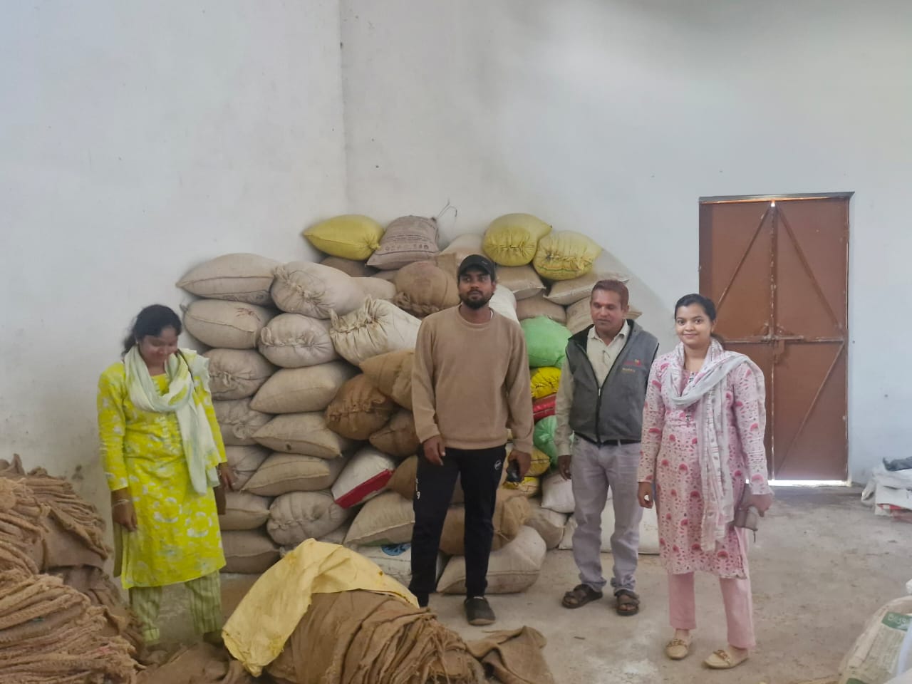  जिले में अवैध रूप से धान के भण्डारण एवं परिवहन पर की जा रही है निरंतर कार्यवाही