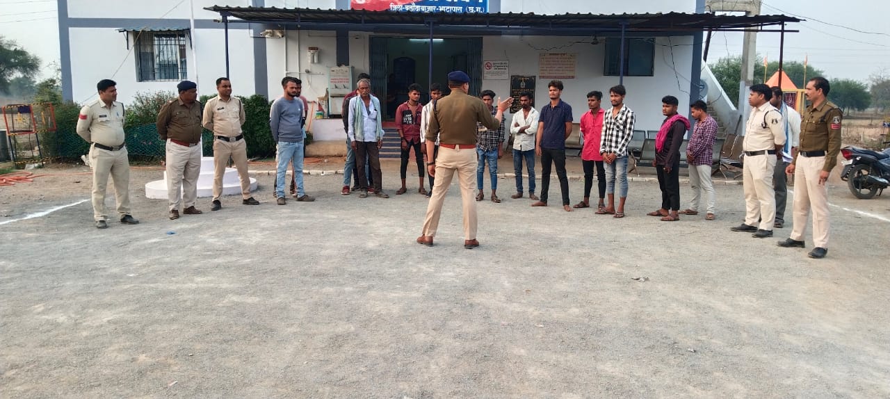 संपत्ति संबंधित अपराधियों का थाना लवन में लगाया गया परेड,अपराध से दूर रहकर सादगी जीवन जीने दिलाई गई शपथ