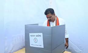  गृहमंत्री विजय शर्मा ने किया मतदान