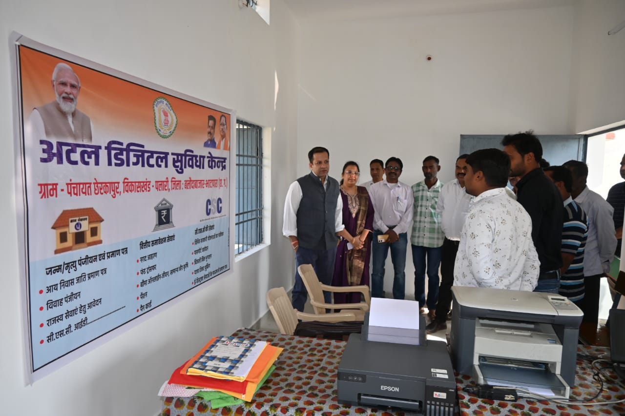 बलौदाबाजार जिले के प्रभारी सचिव ने धान खरीदी केंद्रों का किया औचक निरीक्षण