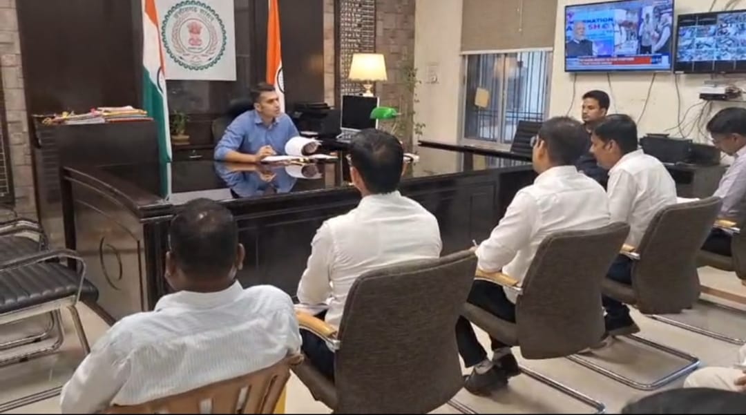लापरवाही बरतने वाले ठेकेदार होंगे ब्लैक लिस्टेड:  कलेक्टर