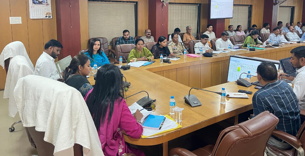 समय-सीमा की बैठक में कलेक्टर के सख्त निर्देश : विभागीय लक्ष्य समय पर पूर्ण करें, लापरवाही पर होगी कार्रवाई

