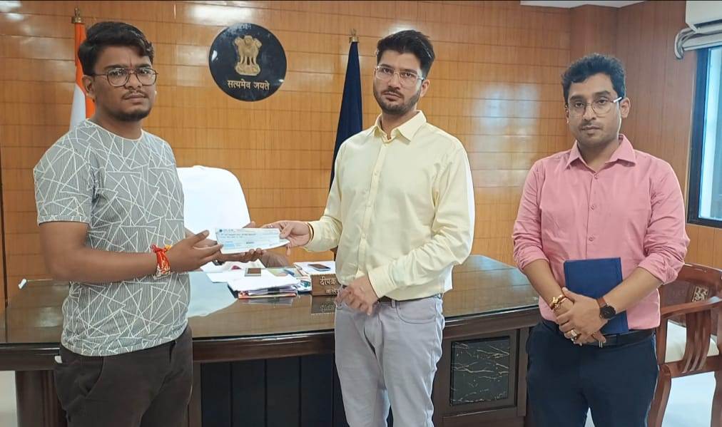 मुख्यमंत्री विष्णुदेव साय ने दिल के आपरेशन लिए स्वेच्छानुदान से दिए 5 लाख रूपये