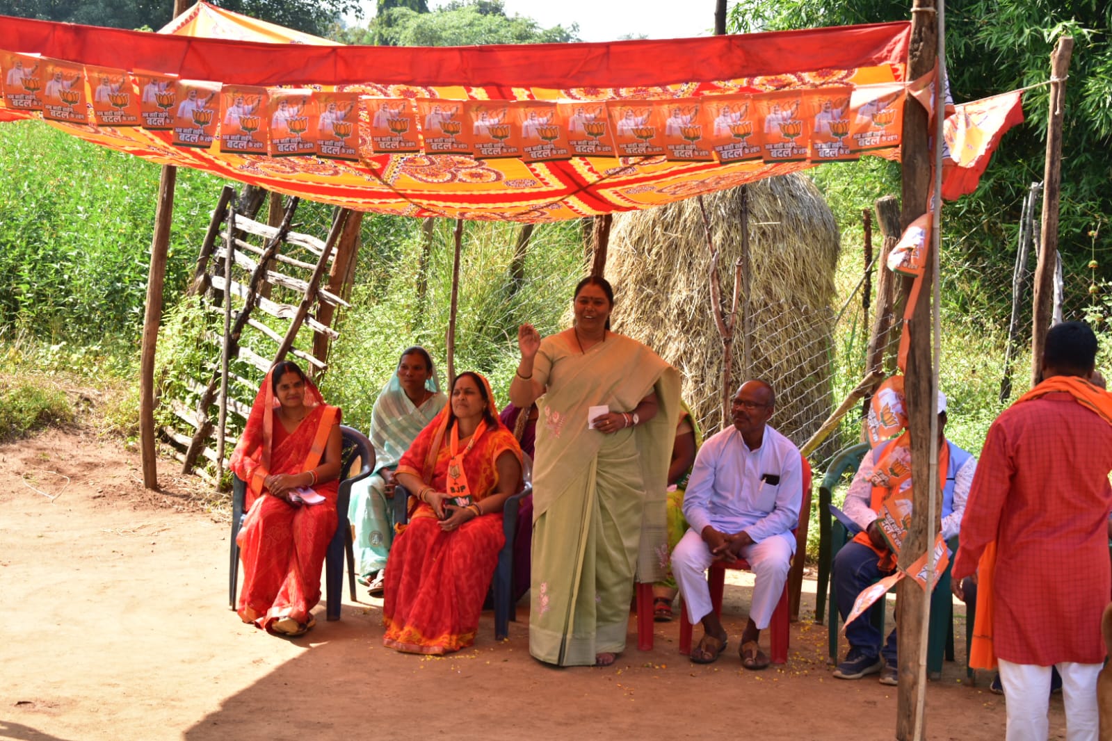 गोमती साय का धुआंधार जनसंपर्क, बूथ एवं शक्ति केन्द्र मे चुनावी जनसभा एवं नुक्कड़ सभा