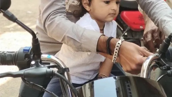 बाजार की बादशाह बनी ये बाइक, 3.32 लाख बिक्री के साथ सबको छोड़ा पीछे
