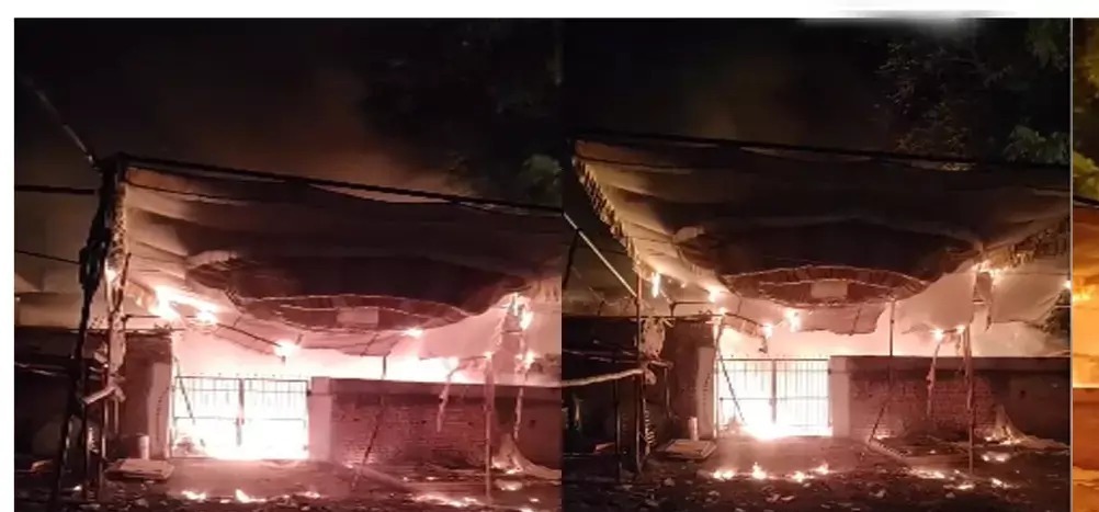 चांपा में भीषण आग: टेंट हाउस गोदाम धू-धूकर जला, इलाके में दहशत