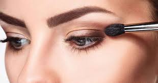 पार्टी मेकअप के लिए अपनाएं ये आसान स्टेप्स