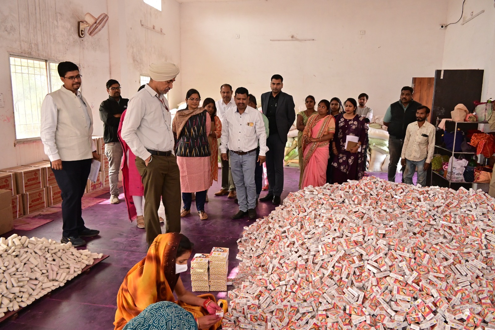 अतिरिक्त सचिव ग्रामीण विकास मंत्रालय भारत सरकार चरणजीत सिंह ने जिले में बिहान के कार्यों का किया अवलोकन