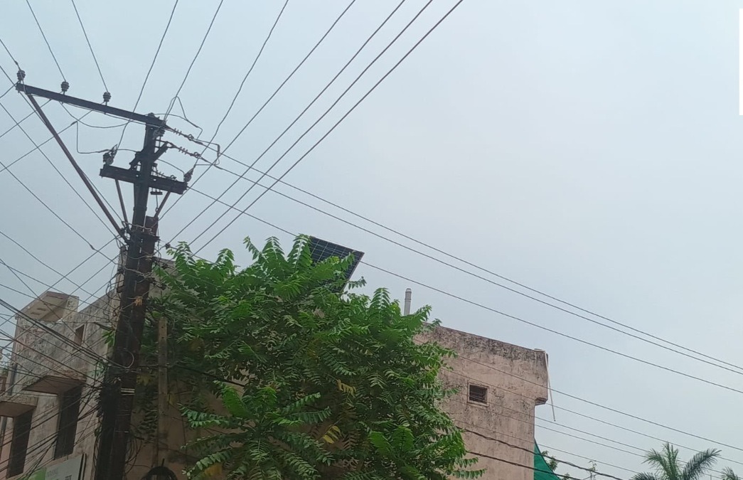 रायपुर में बड़ा हादसा: सोलर पैनल लगाते समय हाईटेंशन लाइन की चपेट में आए 2 टेक्निशियन, मौके पर दर्दनाक मौत