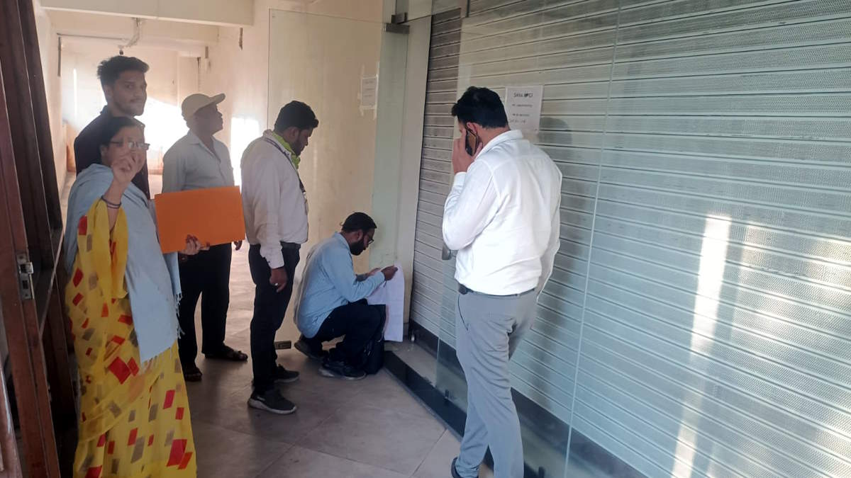 रायपुर में निगम का बुलडोजर नहीं, सीलिंग एक्शन: 8 दुकानें बंद