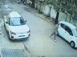 राजधानी में दिनदहाड़े 60 लाख की डकैती,आर्मी ड्रेस में घुसे अपराधी