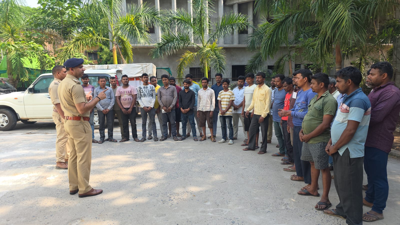 ‘ऑपरेशन प्रहार’ में रायगढ़ पुलिस का बड़ा एक्शन, 29 संदिग्ध कबाड़ी-फेरीवाले हिरासत में