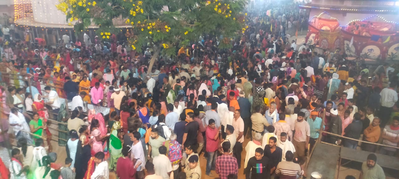मां पाताल भैरवी सिद्धपीठ में शरद पूर्णिमा पर हजारों श्रद्धालुओं ने ग्रहण की जड़ी बुटीयुक्त खीर प्रसाद