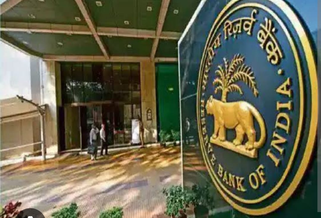 फ़्लोरामैक्स के नाम से लोन लेने वाली महिलाओं के घर बैंक कर्मचारियों का दबाव, RBI के निदेशक से 7 बैंकों के खिलाफ लिखित शिकायत