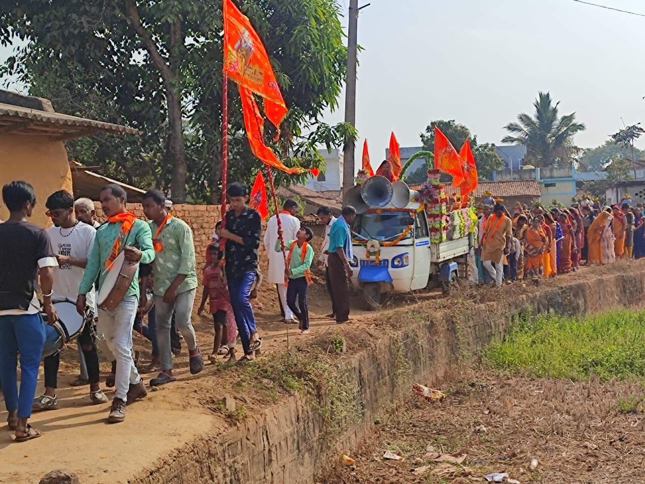 अक्षत कलश के भव्य शोभायात्रा से ग्राम राम मय हुआ