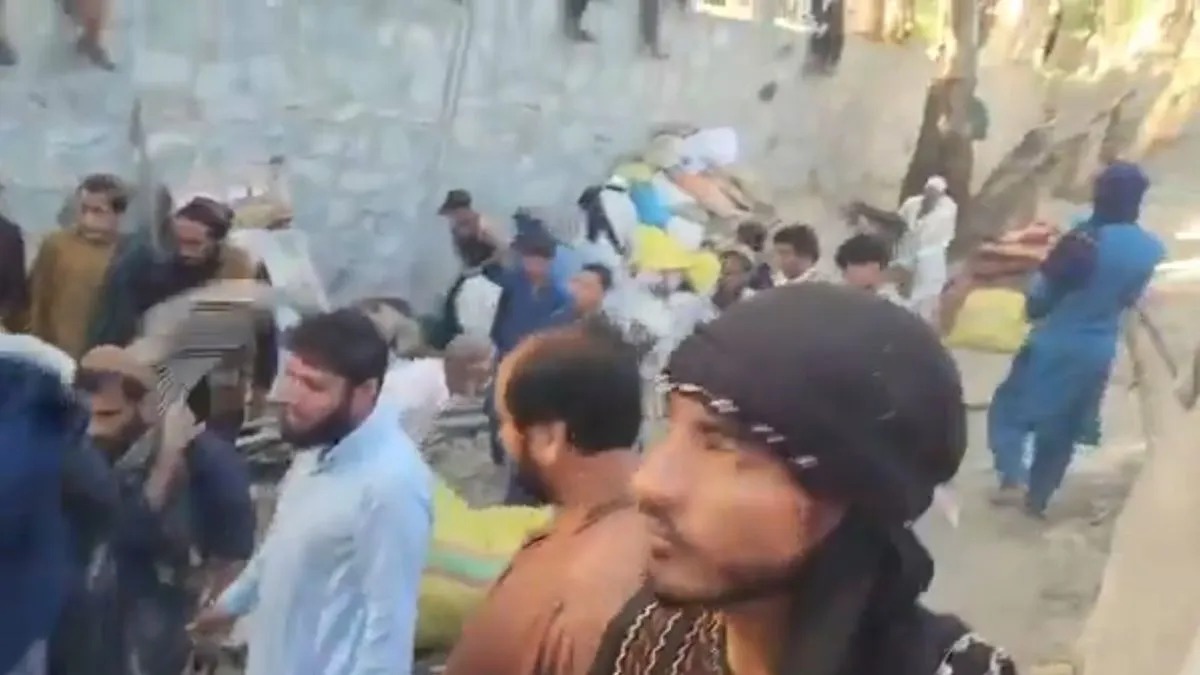 वतन लौटने से पहले काल का पहिया: अफगानिस्तान में ट्रक पलटा, 18 शरणार्थियों की मौत, 35 घायल