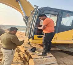 अवैध रेत खनन पर सख्त कार्रवाई: मशीन और चेन माउंट मशीन जब्त