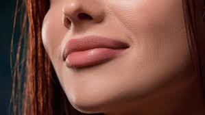 सर्दियों में होंठों की देखभाल के लिए अपनाएं ये उपाय 
