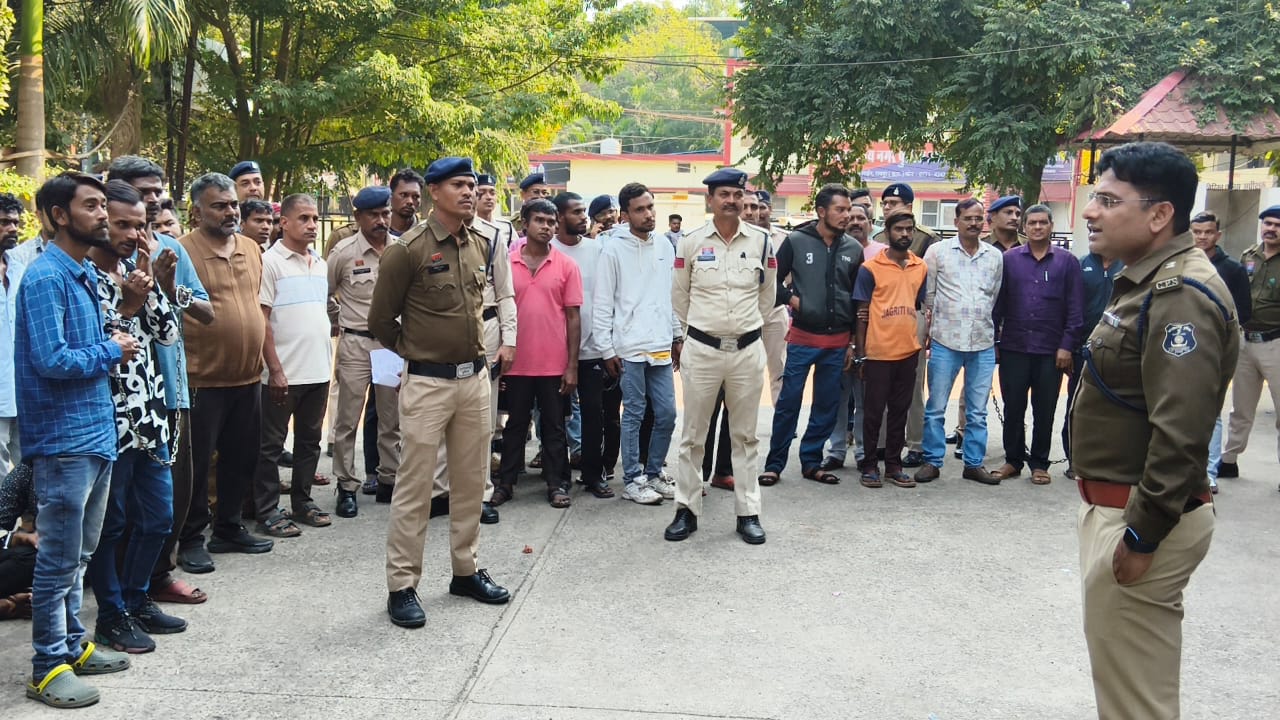 रायपुर पुलिस द्वारा वारंटीयों के विरूद्ध चलाया गया विशेष अभियान