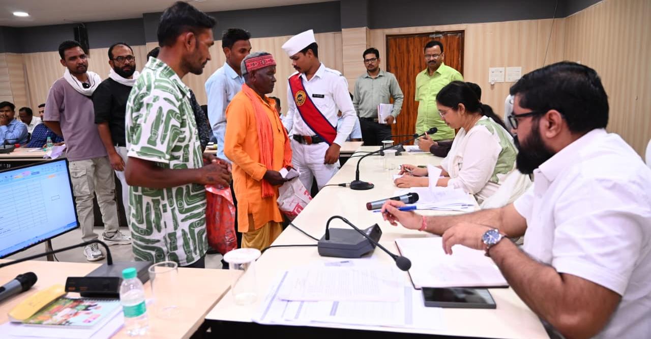 जनदर्शन में कलेक्टर रोक्तिमा यादव ने सुनीं आमजन की समस्याएं, अधिकारियों को दिए त्वरित और समयबद्ध निराकरण के निर्देश