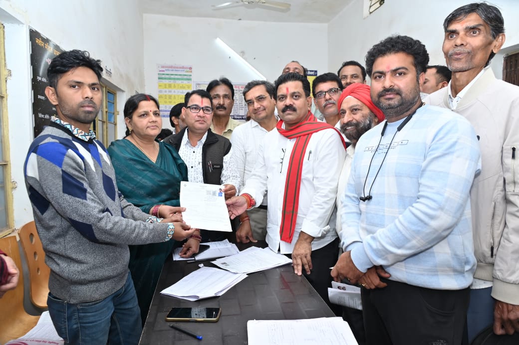 उपमुख्यमंत्री ने मतदान केंद्र पहुंचकर भरा अपना एसआईआर का फॉर्म,नागरिकों से विशेष गहन पुनरीक्षण में भाग लेने की अपील की