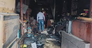 मनोरंजन कंप्यूटर दुकान में अज्ञात कारणों से लगी आग,लाखों का सामान जलकर खाक