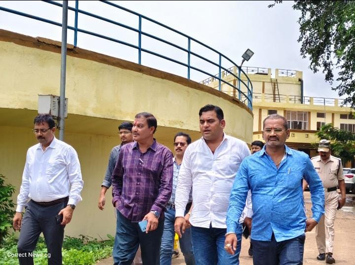 महापौर ने किया मोहारा नदी एवं जल संयंत्र गृह का निरीक्षण