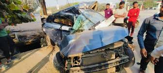 तेज रफ्तार कार खंभे से जा टकराई,दो युवकों की मौके पर ही मौत 