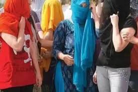 सेक्स रैकेट का भंडाफोड़ : पुलिस ने 8 युवतियां और 4 युवकों को दबोचा