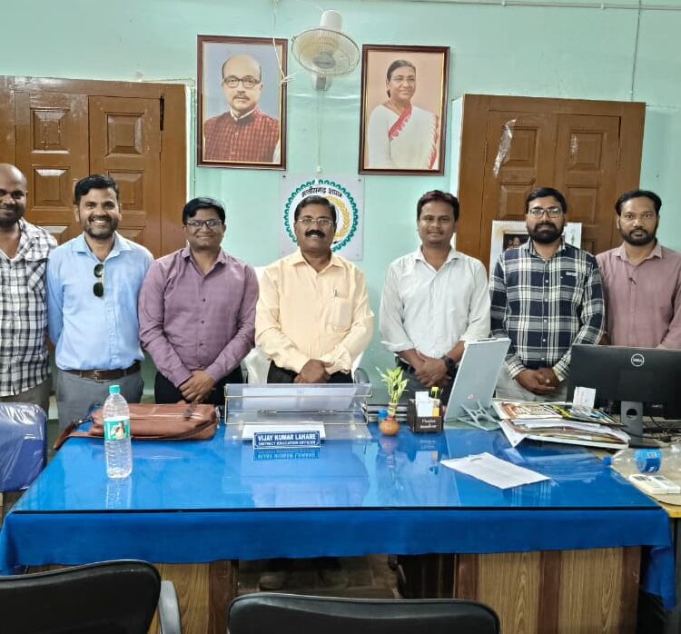 महासमुंद में डीईओ कार्यालय घेराव टला, वार्ता के बाद शिक्षकों की मांगों पर सहमति