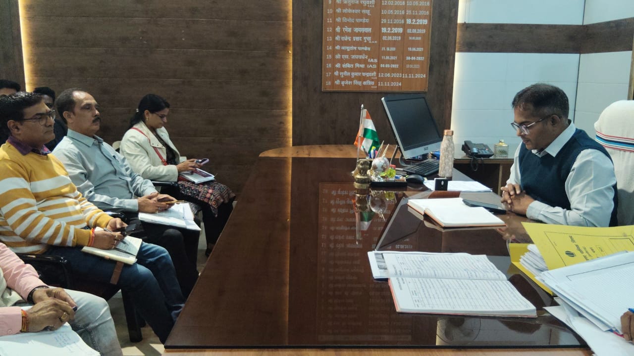 कमिश्नर ने ली समय-सीमा की बैठक, 42 बिंदुओं पर हुई विस्तृत चर्चा