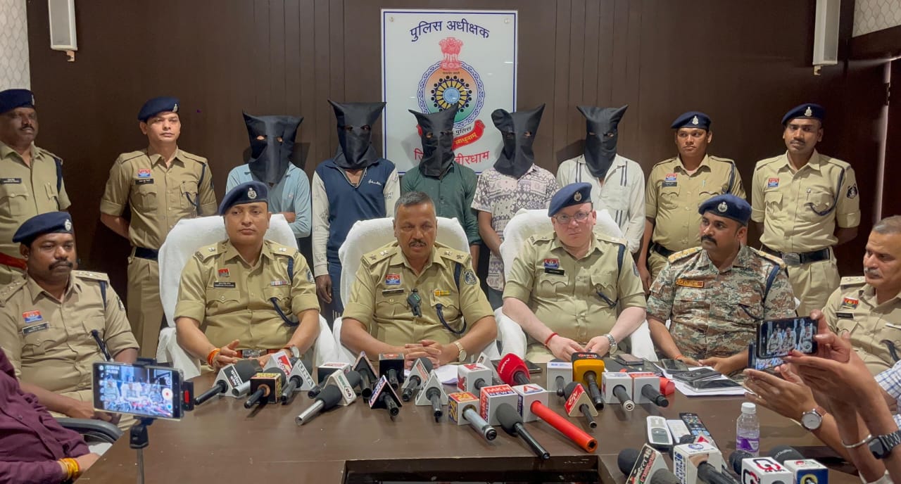 कबीरधाम में लूट गिरोह का भंडाफोड़, कुकदूर पुलिस की सटीक रणनीति से एक नाबालिक सहित 6 आरोपी गिरफ्तार, लूटा गया सामान बरामद