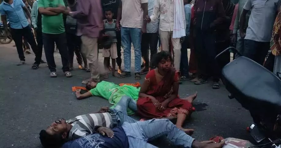डीजल टैंकर और मोपेड के बीच आमने-सामने भिड़ंत,महिला समेत 3 की मौत 