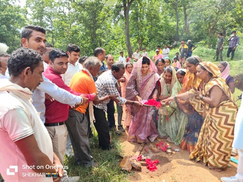 विधायक के हाथों ग्राम पंचायत लछना के आश्रित ग्रामों में पुलिया निर्माण का भूमिपूजन