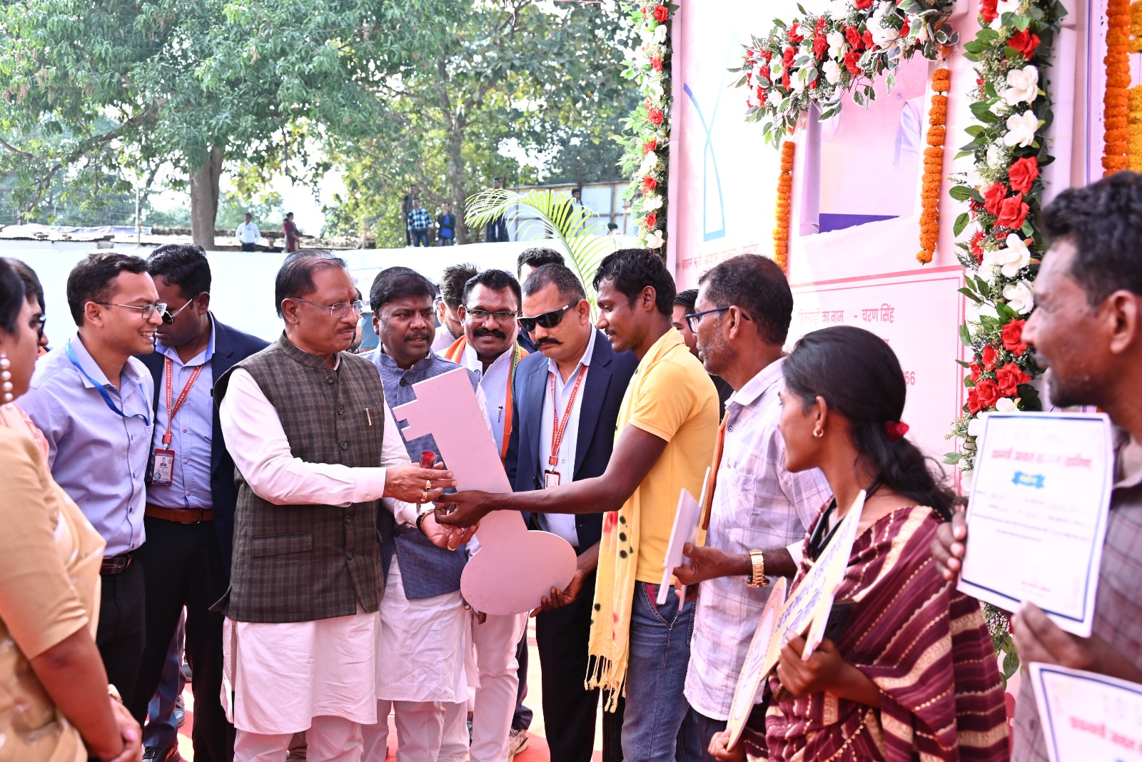मुख्यमंत्री दंतेवाड़ा जिले वासियों को 160 करोड़ रुपए से अधिक लागत के विकास कार्यों की दी सौगात