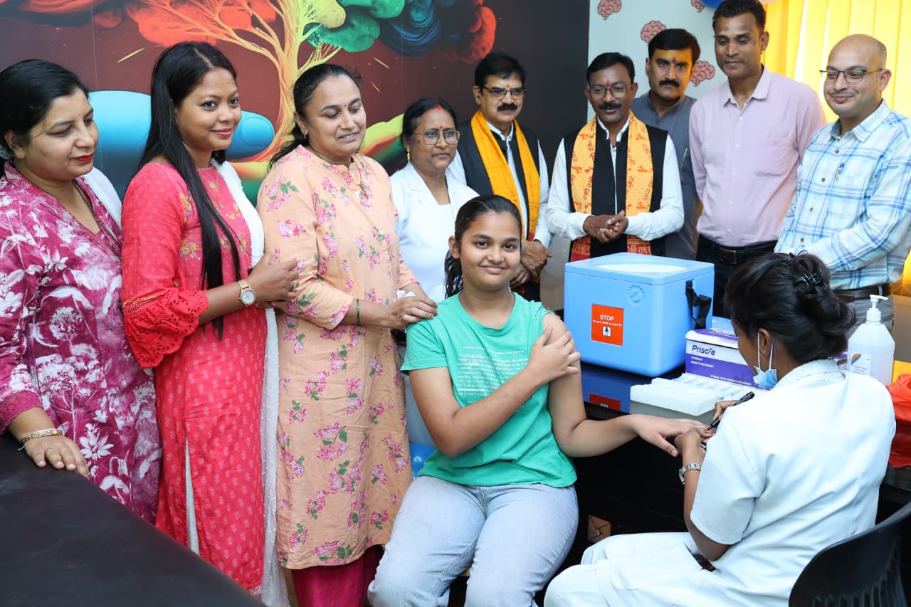 रायगढ़ में बालिकाओं के लिए एचपीवी टीकाकरण अभियान शुरू, स्वास्थ्य सुरक्षा की ओर बड़ा कदम