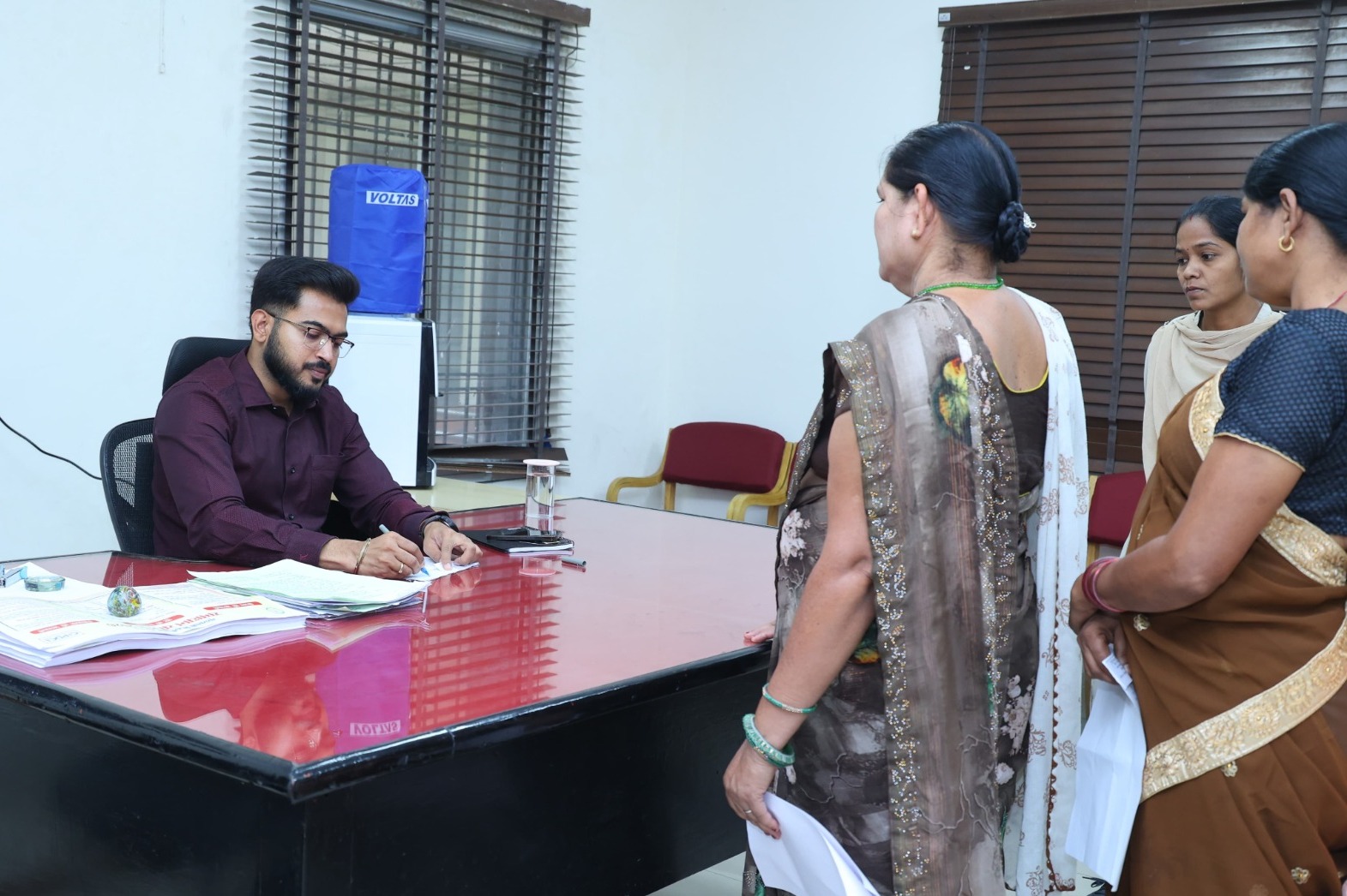 जनदर्शन में सुनी गई आमजनों की समस्याएं, आजीविका सुदृढ़ीकरण, आवास एवं सामाजिक सुरक्षा को प्राथमिकता देने के निर्देश