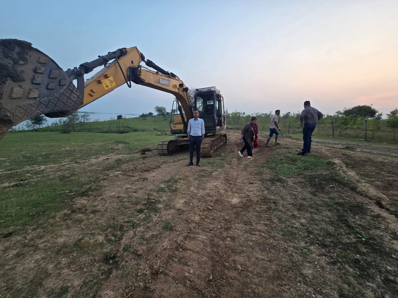अवैध रेत खनन पर बड़ी कार्रवाई,ग्राम गुदगुदा में 2 बोट एवं 2 चैन माउंटेन मशीन जब्त